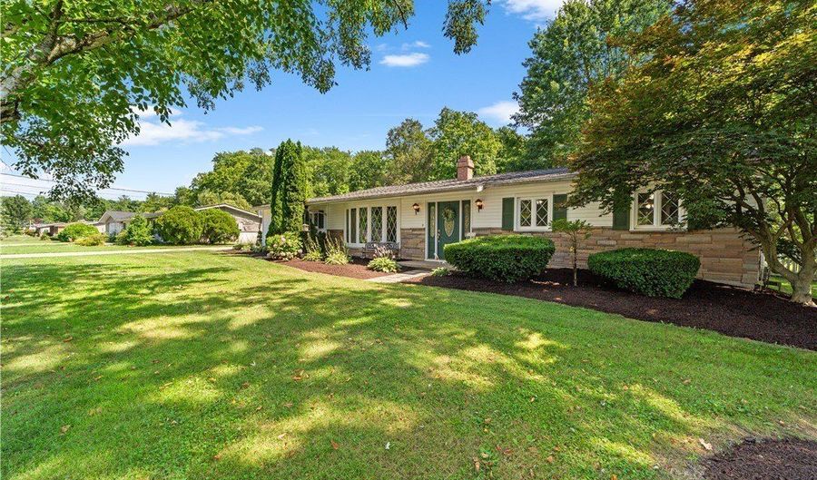 583 Sherwood Dr, Aurora, OH 44202 - 3 Beds, 2 Bath