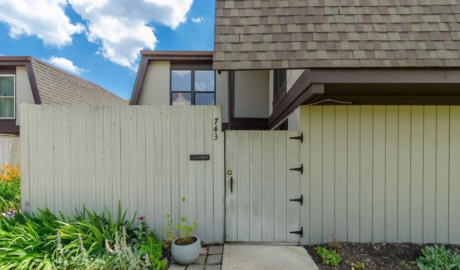 743 Worthington Forest Pl, Columbus, OH 43229 - 2 Beds, 2 Bath