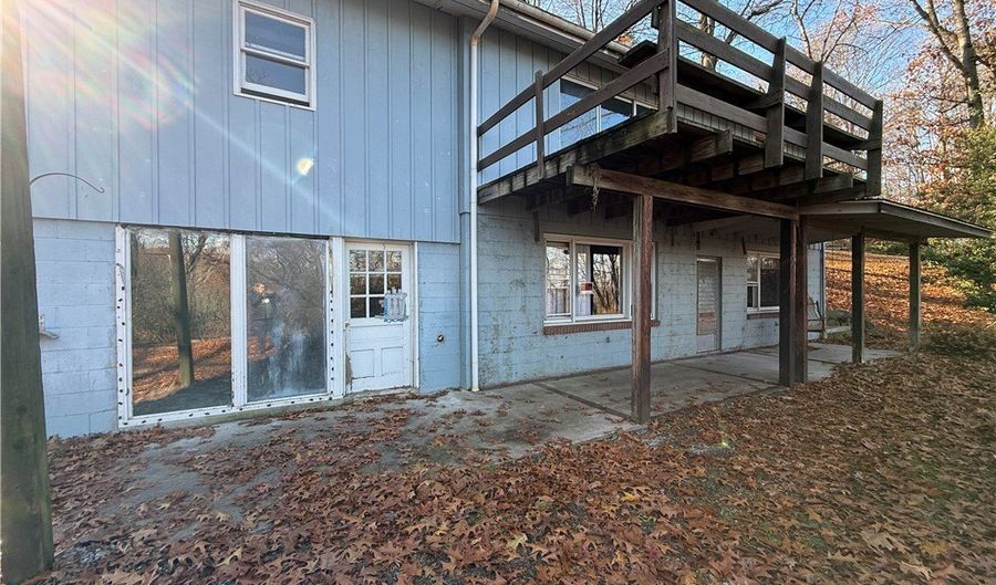 233 Horseshoe Dr, Adams Twp., PA 16046 - 3 Beds, 2 Bath