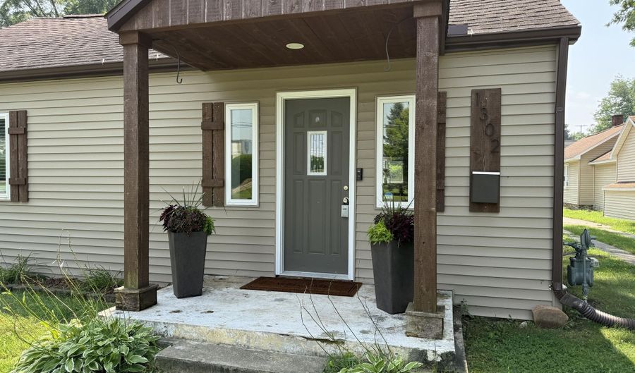 1302 Barnes St, Albion, MI 49224 - 3 Beds, 2 Bath