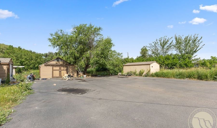 102 Riverside Rd, Billings, MT 59101 - 4 Beds, 2 Bath