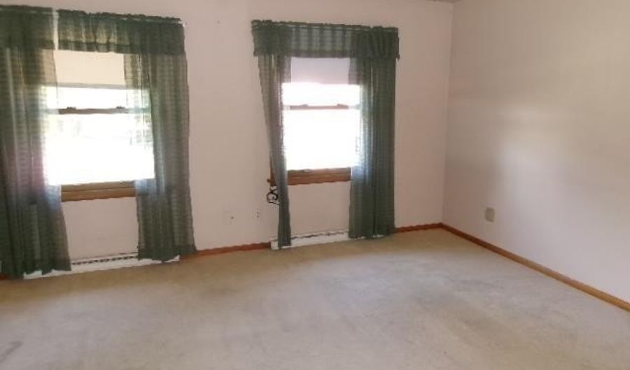 256 W Post St, Bloomfield, IN 47424 - 2 Beds, 2 Bath
