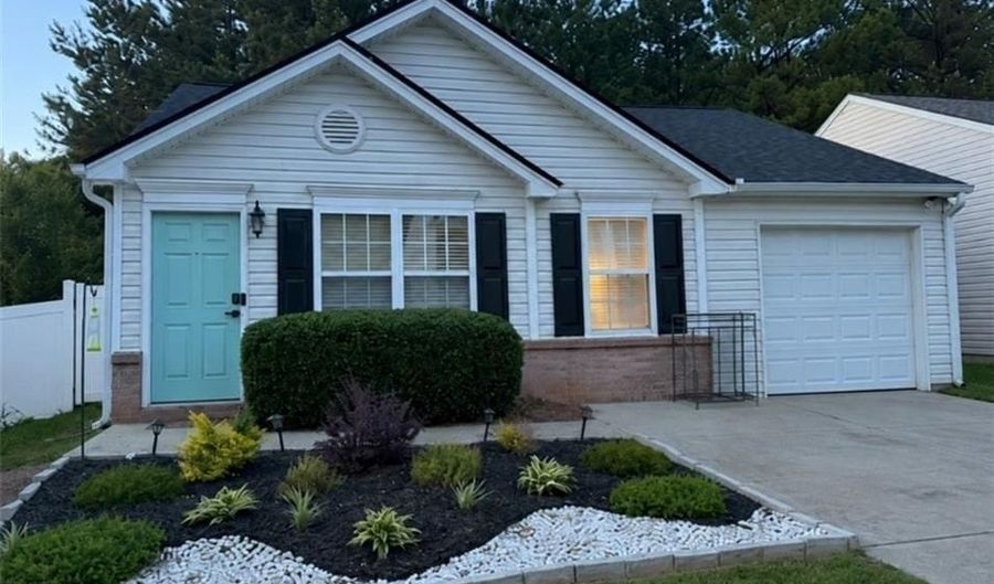 203 Oak Grove Ln, Acworth, GA 30102 - 2 Beds, 2 Bath