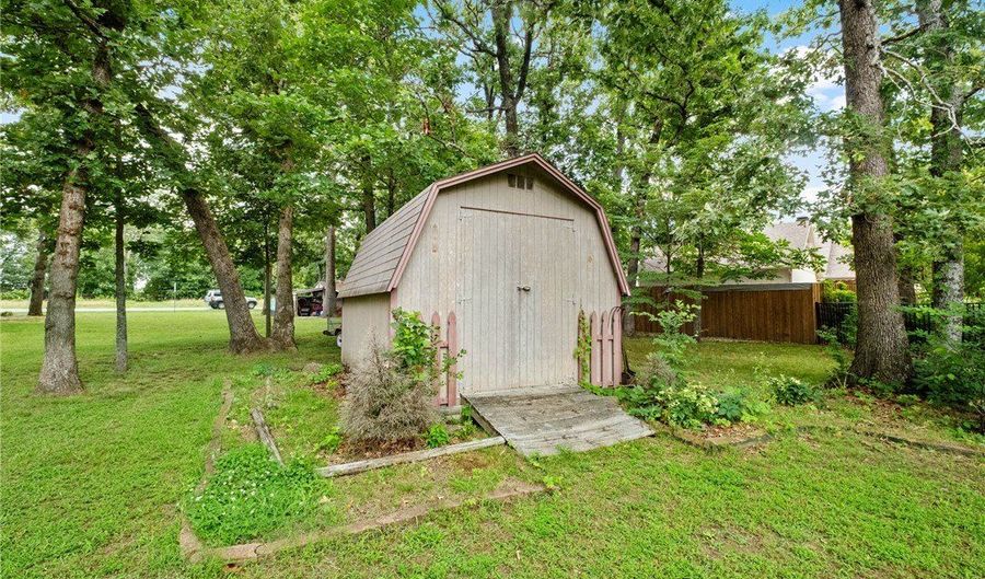 4 Huskins Cir, Bella Vista, AR 72715 - 3 Beds, 2 Bath