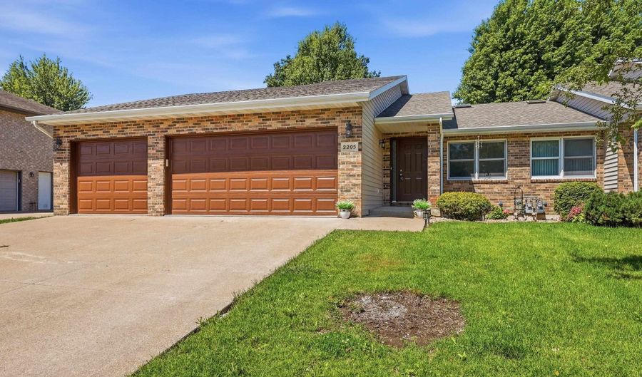 2205 Trenton Rd, Asbury, IA 52002 - 2 Beds, 2 Bath