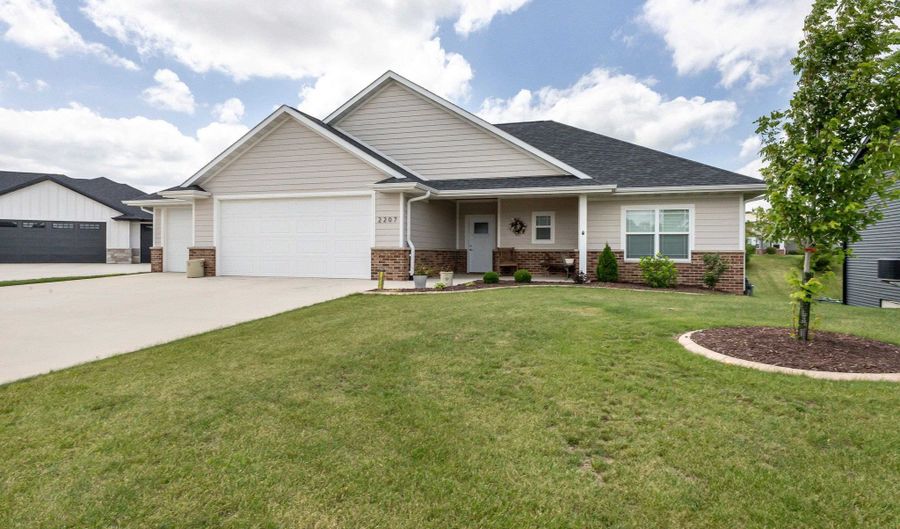 2207 Eldie, Asbury, IA 52002 - 4 Beds, 3 Bath