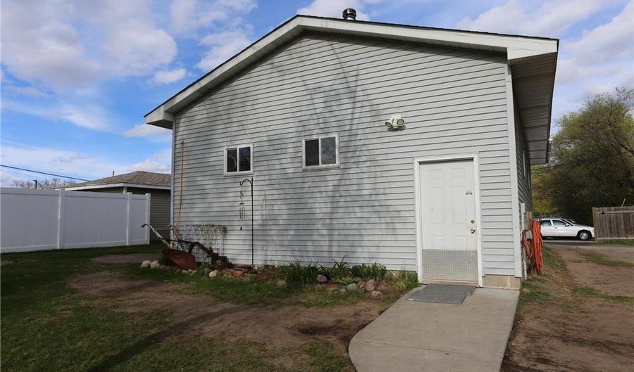 2626 Wingfield Ave, Anoka, MN 55303 - 2 Beds, 2 Bath