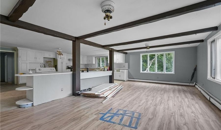 403 Commonwealth Ave, Warwick, RI 02886 - 6 Beds, 5 Bath