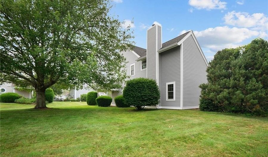 510 Corey Ln, Middletown, RI 02842 - 2 Beds, 3 Bath