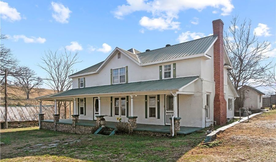 902 Highway 62 W, Alpena, AR 72611 - 5 Beds, 3 Bath