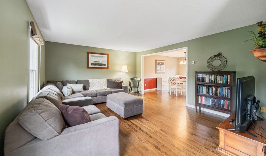 27 S Pond Cir, Cheshire, CT 06410 - 4 Beds, 3 Bath