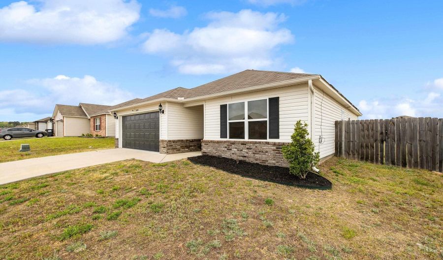 4448 Olympic Dr, Benton, AR 72019 - 3 Beds, 2 Bath