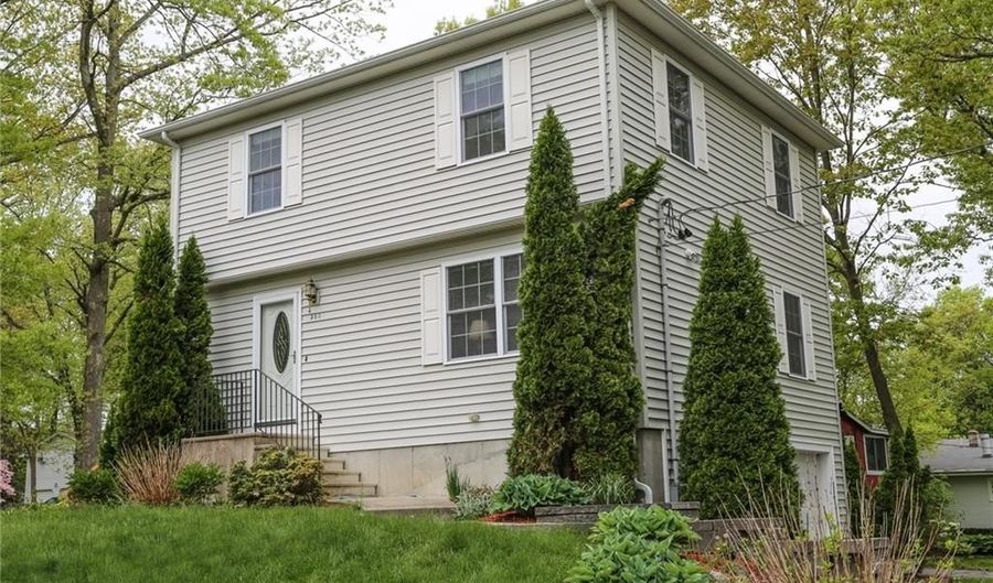 303 Reservoir Ave, Lincoln, RI 02865 - 3 Beds, 2 Bath