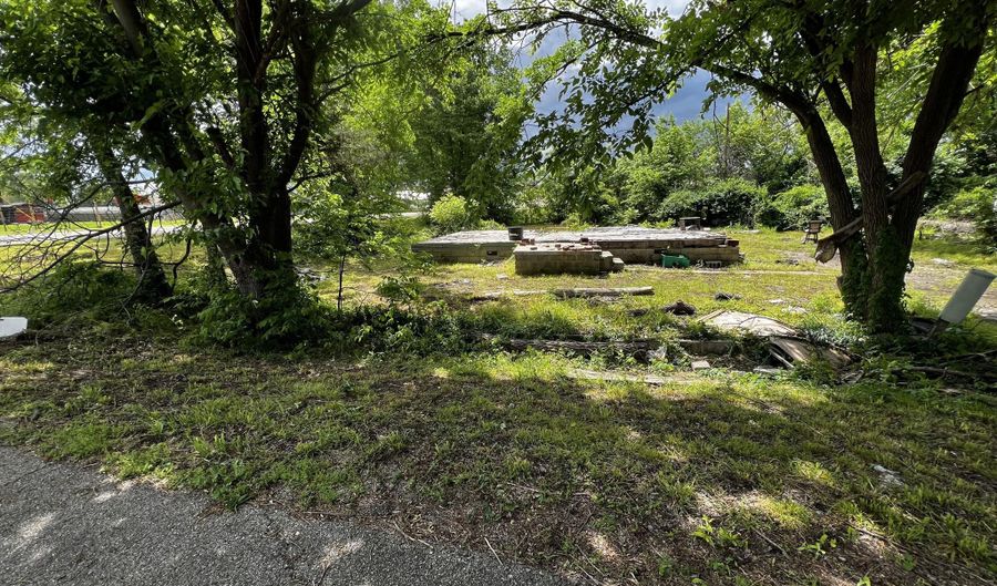 1041 Cleveland Ave, Baxter Springs, KS 66713 - 0 Beds, 0 Bath