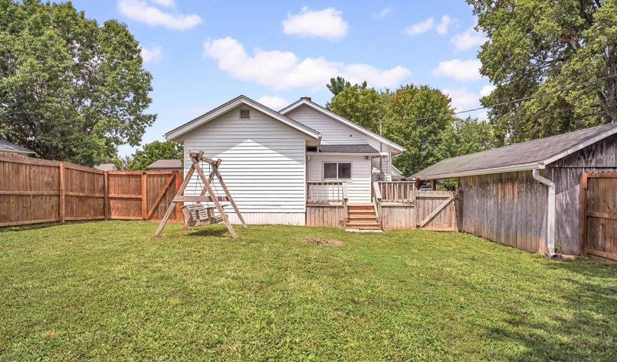 308 18th St, Bedford, IN 47421 - 3 Beds, 1 Bath