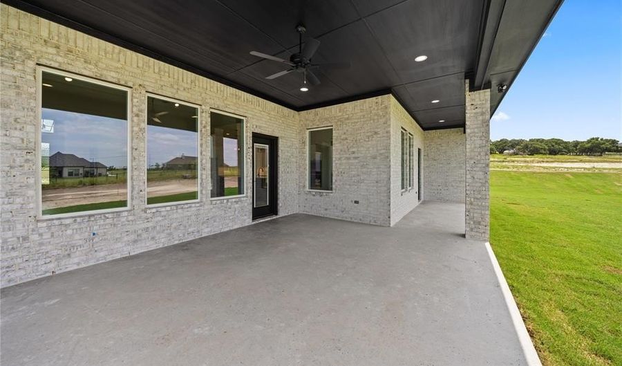 233 Oak Meadow Ln, Weatherford, TX 76085 - 4 Beds, 3 Bath