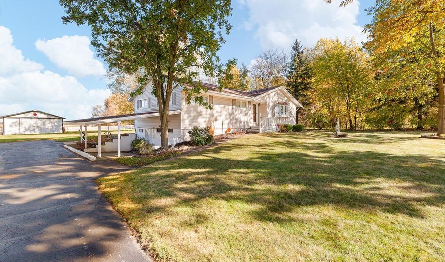 4484 Sharp Rd, Adrian, MI 49221 - 3 Beds, 2 Bath