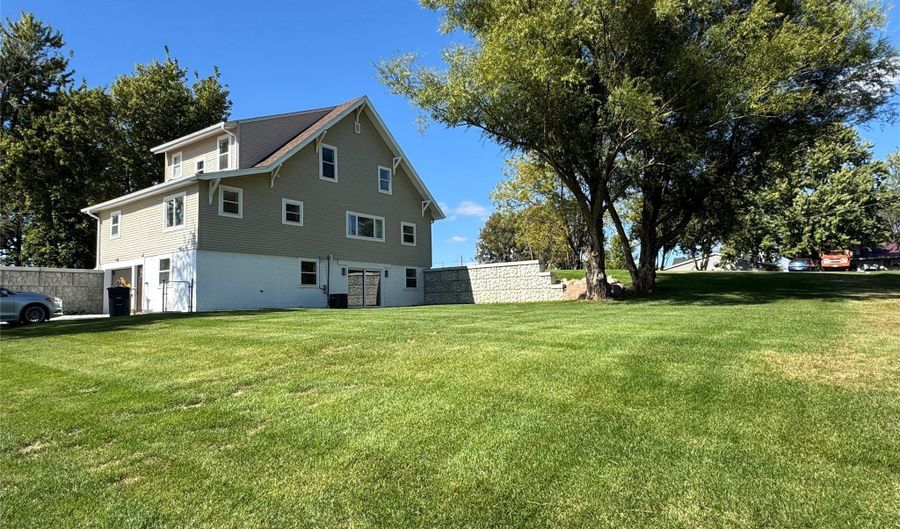 100 8th St, Adair, IA 50002 - 5 Beds, 3 Bath