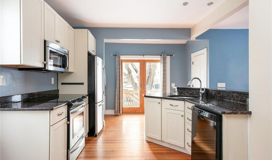 5 Cummings Rd, Newport, RI 02840 - 3 Beds, 2 Bath