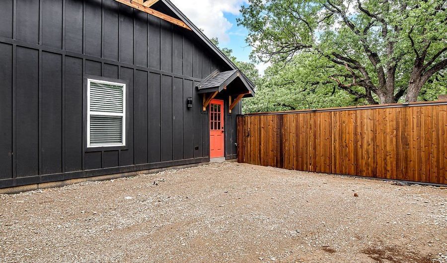 90 Live Oak St, Alvarado, TX 76009 - 2 Beds, 1 Bath
