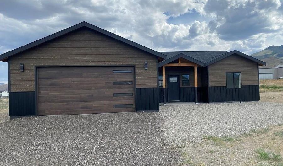 810 Excelsior Ln, Challis, ID 83226 - 3 Beds, 2 Bath