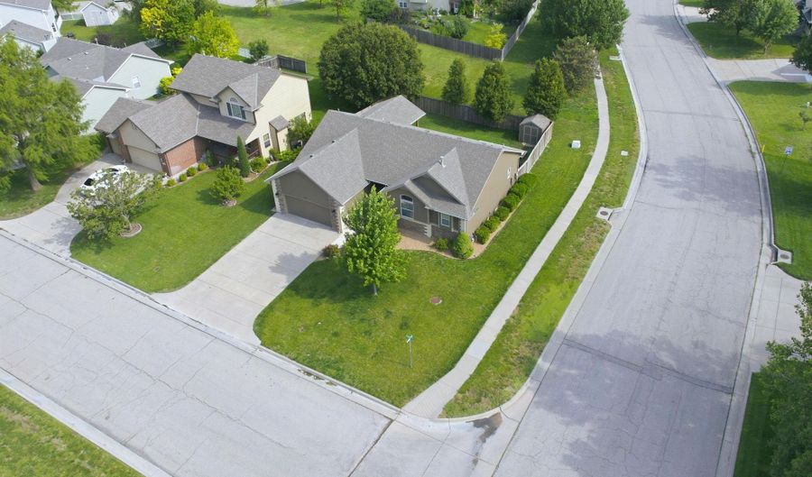 920 W Mtn, Andover, KS 67002 - 5 Beds, 3 Bath