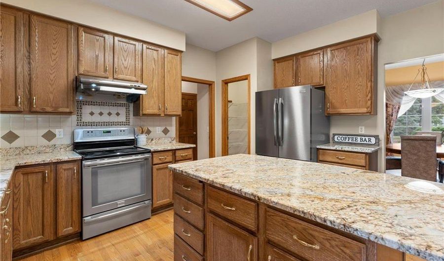 13947 Fleetwood Ave, Apple Valley, MN 55124 - 4 Beds, 4 Bath