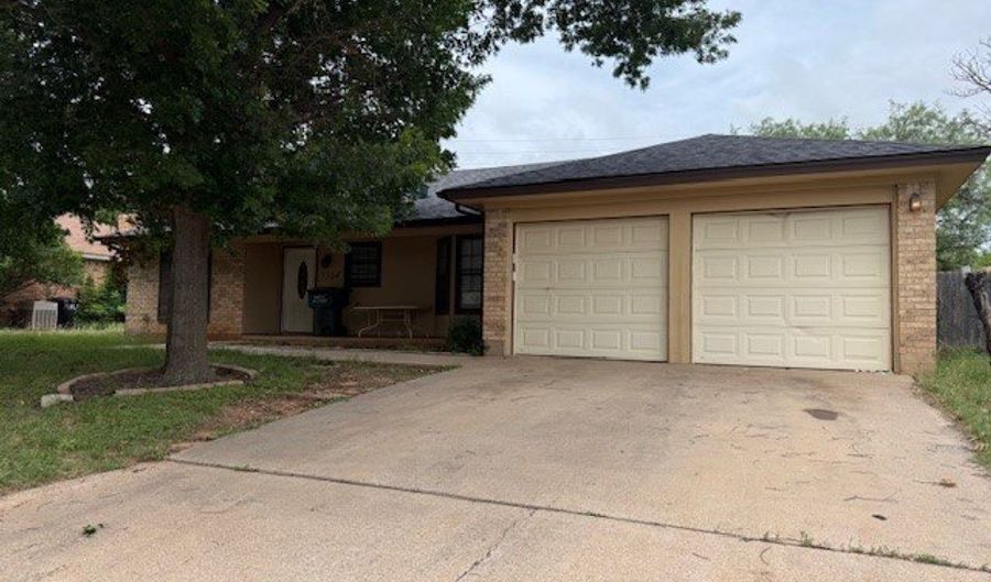 7534 John Carroll Dr, Abilene, TX 79606 - 4 Beds, 2 Bath