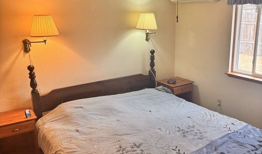 560 MAPLE St, Aumsville, OR 97325 - 3 Beds, 1 Bath