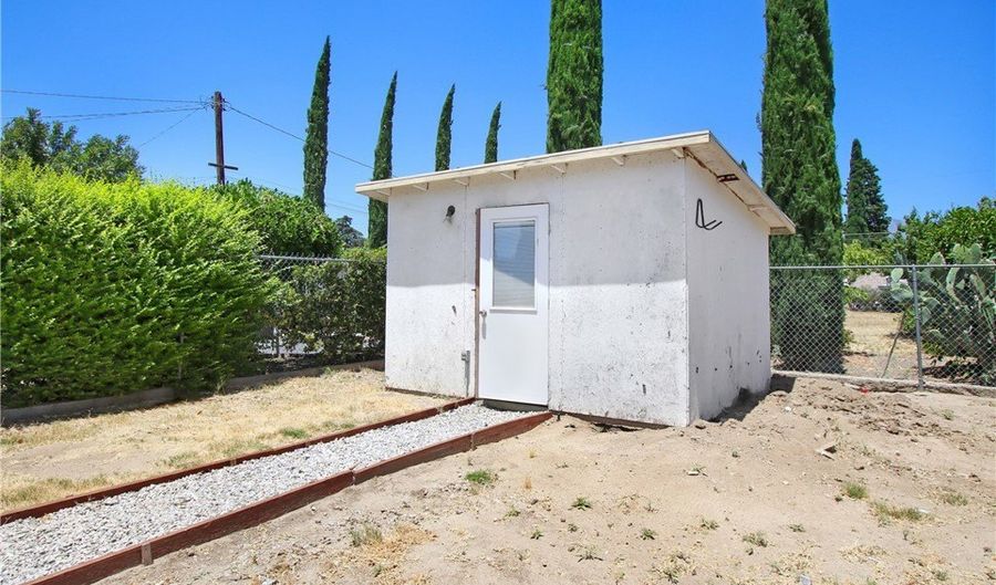 73 W Gilman St, Banning, CA 92220 - 3 Beds, 1 Bath