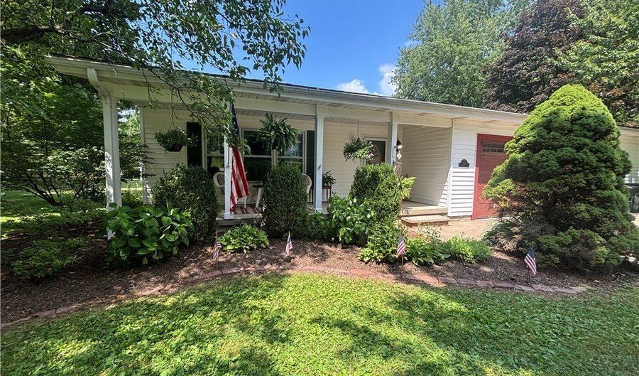 385 Cochran Rd, Aurora, OH 44202 - 4 Beds, 4 Bath