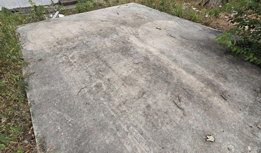 1012 N Richard St, Carlsbad, NM 88220 - 3 Beds, 1 Bath