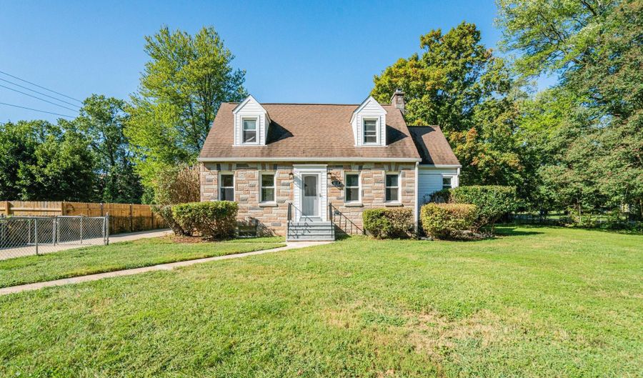 8230 GREGORY Dr, Alexandria, VA 22309 - 3 Beds, 3 Bath