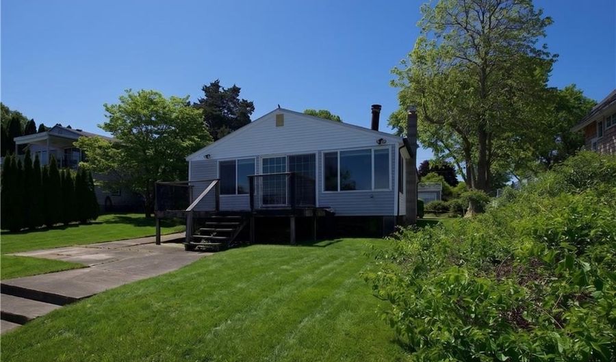 151 Conanicus Rd, Narragansett, RI 02882 - 3 Beds, 1 Bath