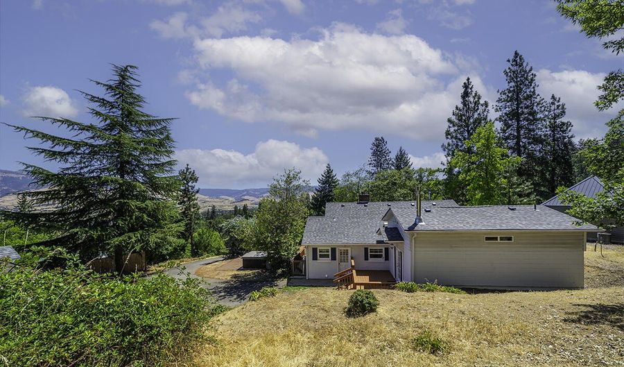 681 Liberty St, Ashland, OR 97520 - 3 Beds, 2 Bath