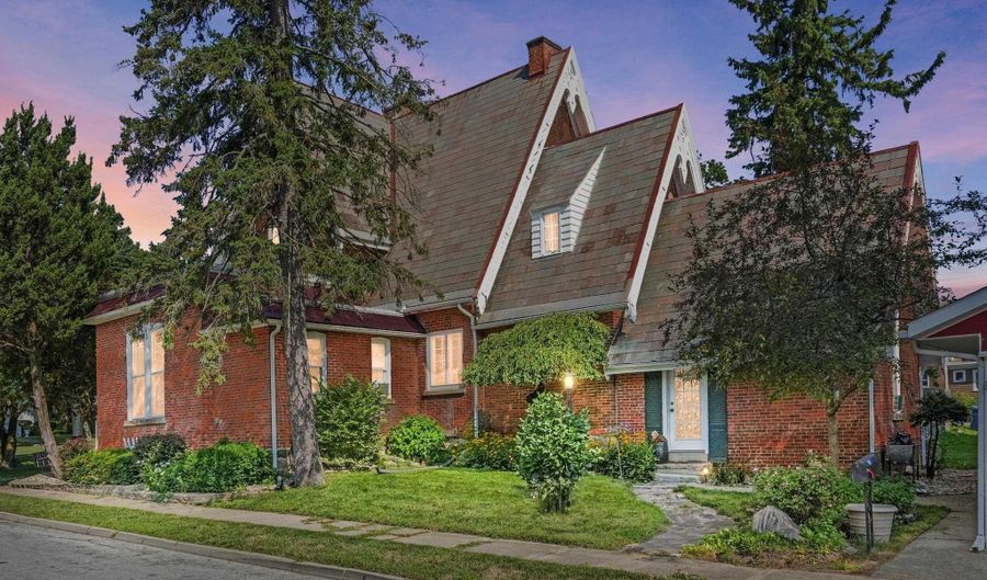 513 S Wayne St, Angola, IN 46703 - 5 Beds, 3 Bath