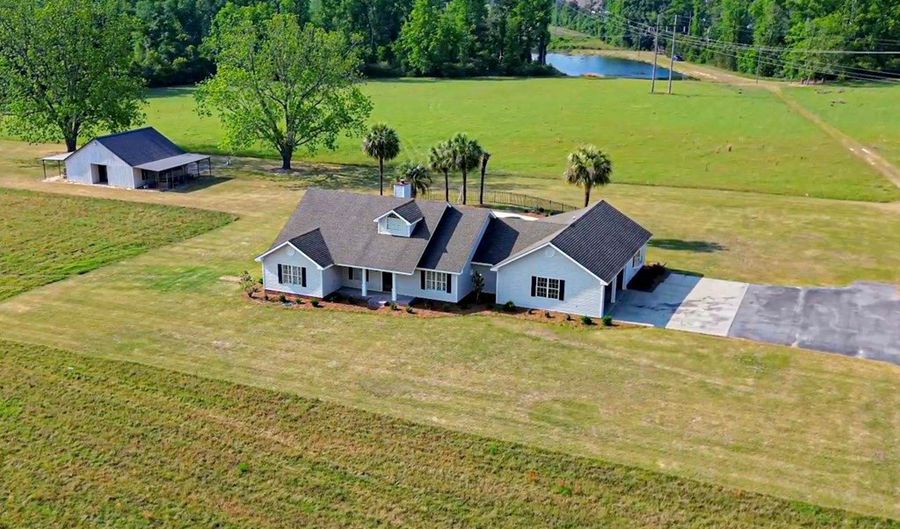 7837 Val Del Rd, Adel, GA 31620 - 4 Beds, 3 Bath
