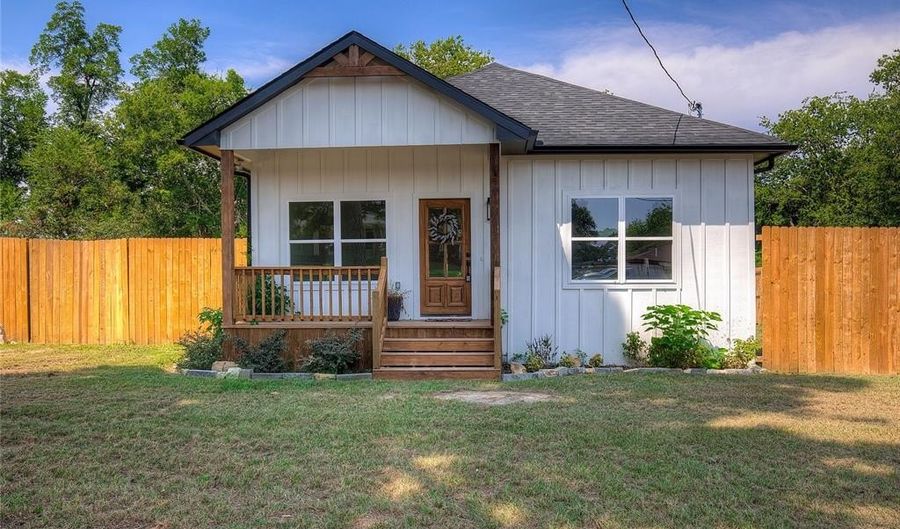 619 Texas St, Sulphur Springs, TX 75482 - 3 Beds, 2 Bath