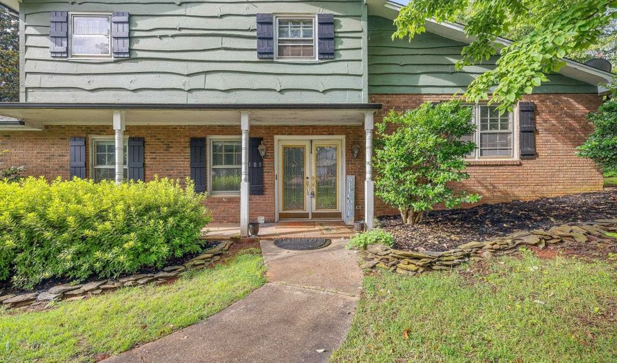 101 Hendrix Ct, Boiling Springs, SC 29316 - 4 Beds, 3 Bath