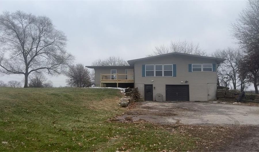 14096 Mitchell Ct, Basehor, KS 66007 - 2 Beds, 3 Bath