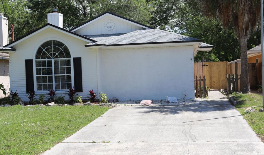 569 CAMELIA St, Atlantic Beach, FL 32233 - 3 Beds, 2 Bath