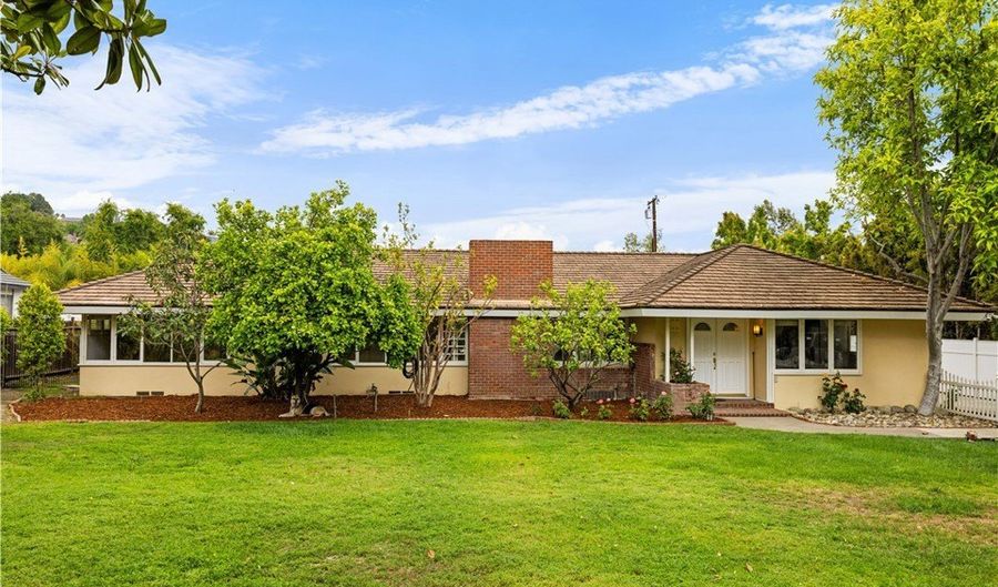 1212 Oakwood Dr, Arcadia, CA 91006 - 5 Beds, 5 Bath