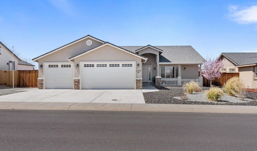 1129 Dixie Ln, Fernley, NV 89408 - 4 Beds, 3 Bath