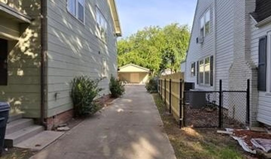 420 K St SW, Ardmore, OK 73401 - 4 Beds, 2 Bath