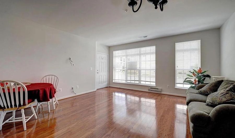 42541 HIGHGATE Ter, Brambleton, VA 20148 - 2 Beds, 3 Bath