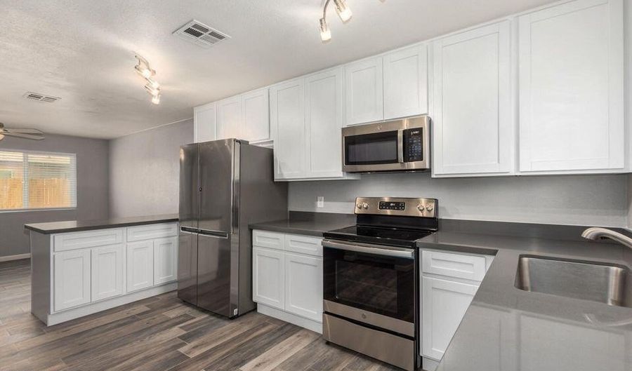 3 N Naco Way Apt 2, Chandler, AZ 85225 - 2 Beds, 1 Bath