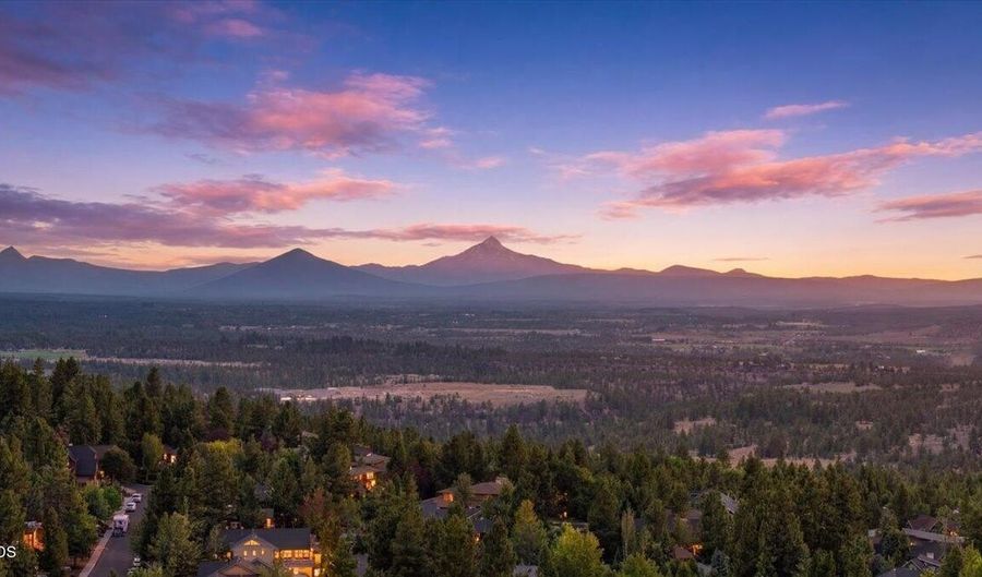 3042 NW Craftsman Dr, Bend, OR 97703 - 5 Beds, 6 Bath