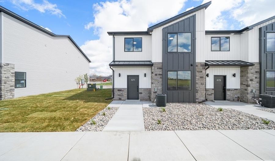 739 Curlew Dr, Ammon, ID 83406 - 3 Beds, 3 Bath