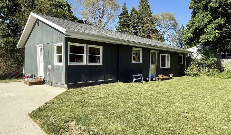 136 W Elizabeth St, Alma, MI 48801 - 3 Beds, 1 Bath
