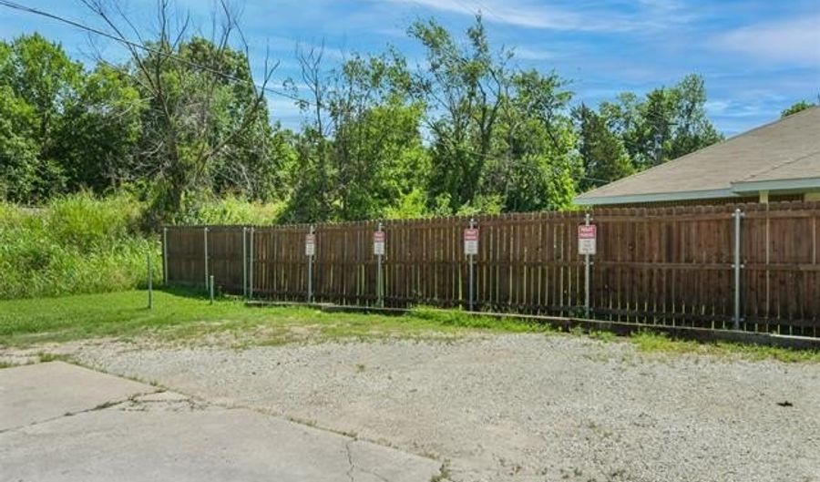 924 Manor Mall, Ardmore, OK 73401 - 3 Beds, 3 Bath